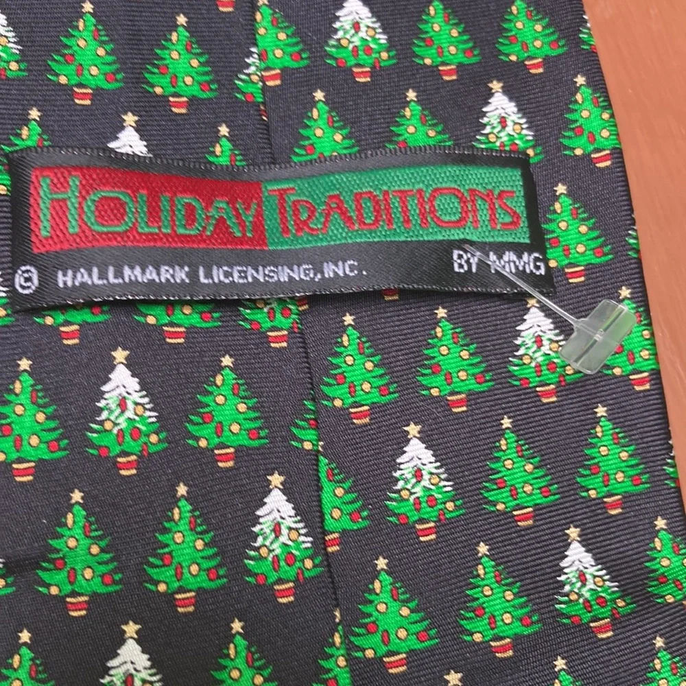 Hallmark Christmas tree tie